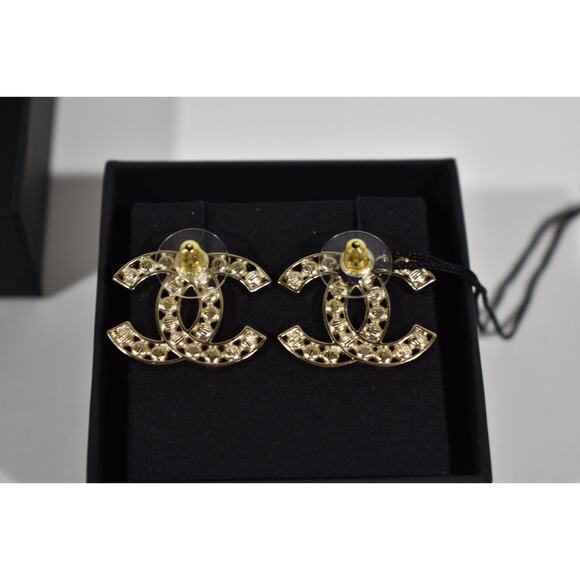 Chanel 23S Gold Black Interlocking CC Logo Classic Drop Statement Stud Earrings - Picture 10 of 12